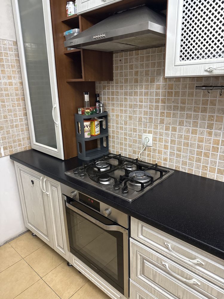 Продаю кухонную гарнитуру