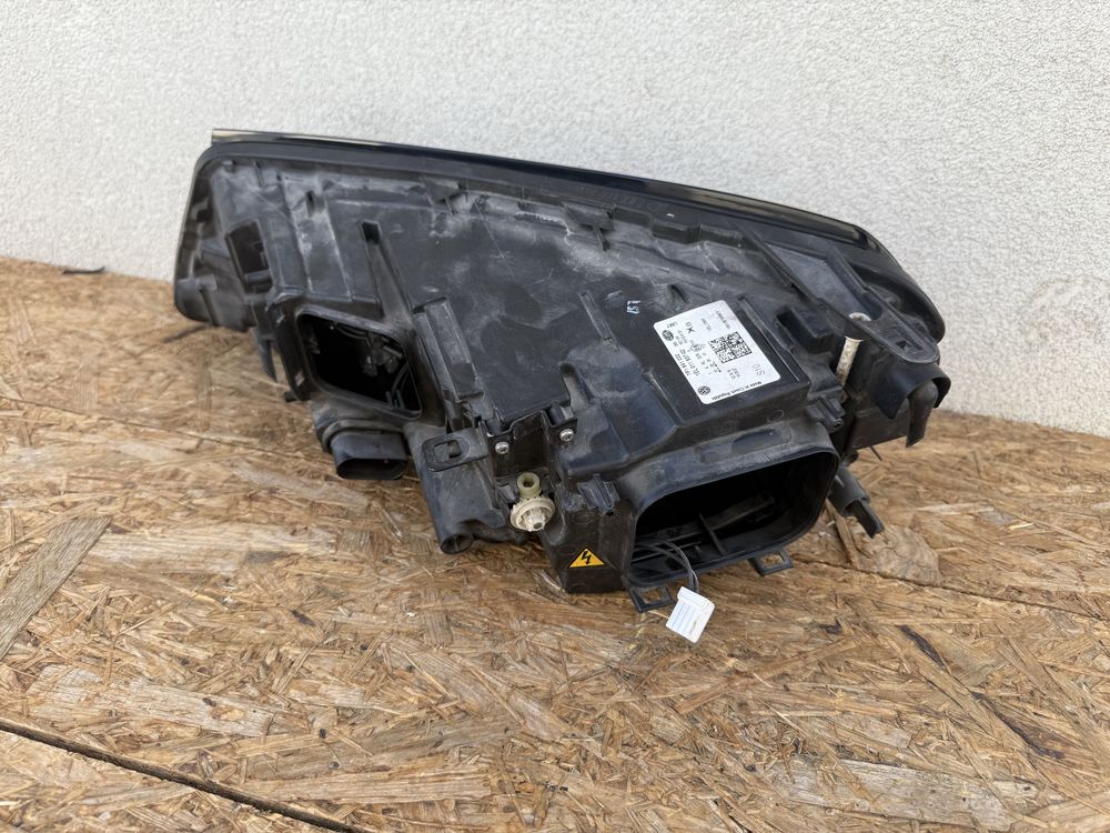 Far dreapta VW Touareg 7P Facelift Xenon Original Europa