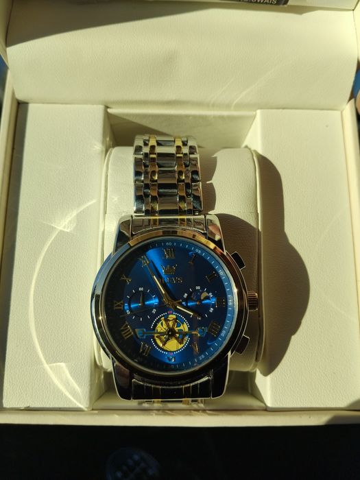 Продавам OLEVS нов часовник