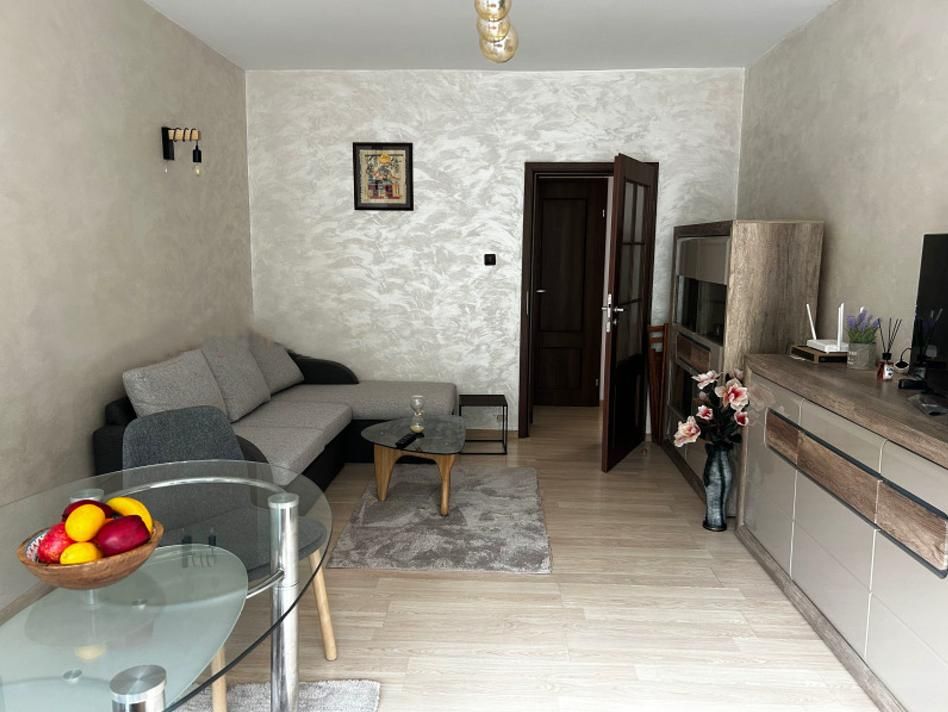 Дава се под наем Едностаен апартамент в София, Люлин 5 - 49 кв.м за 350 € - Снимка #1