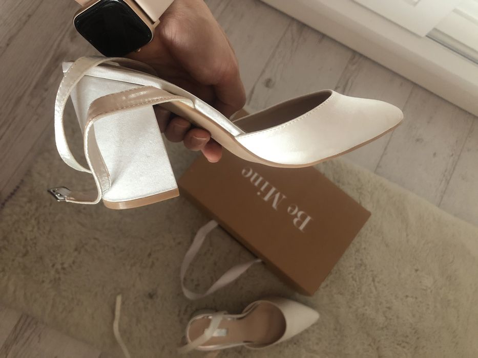 Pantofi superbi satin impecabili, purtati o data