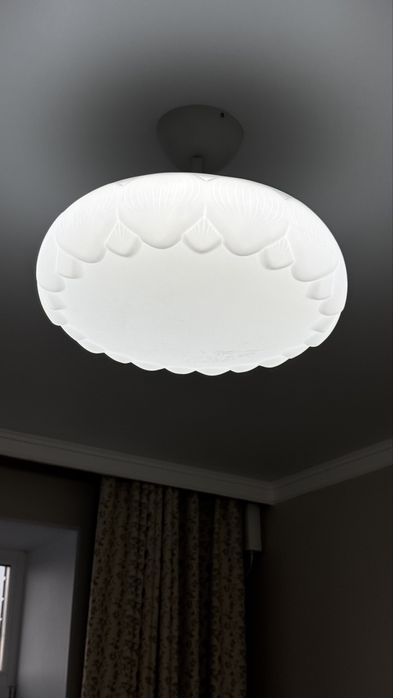 Продам люстру потолочную