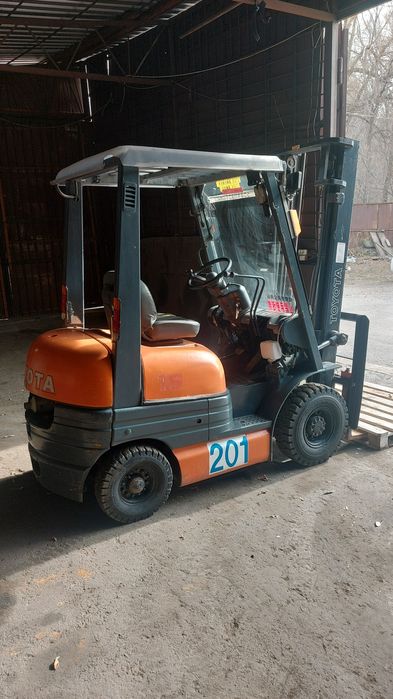 Услуги вилочного погрузчика кара