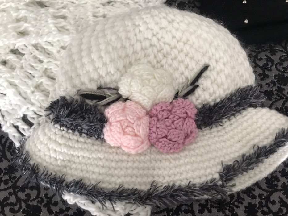 Красив комплект Шал и шапка + подарък