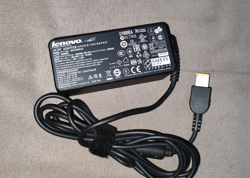Оригинален адаптер за лаптоп Lenovo