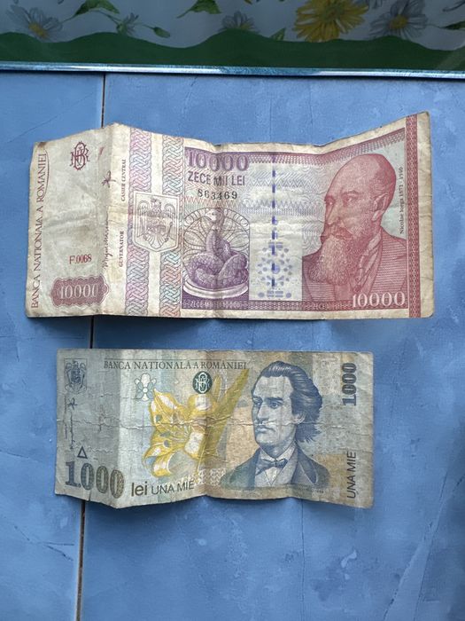 De vanzare 2 bancnote  una de  una mie lei si zece mii lei