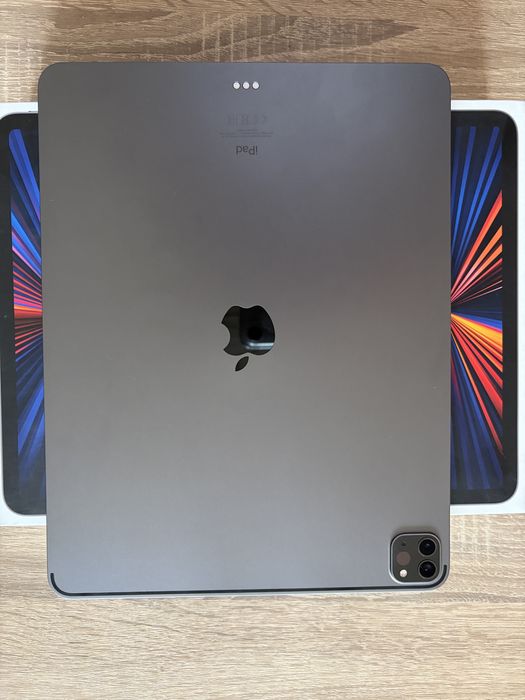 IPad Pro 12,9 5th generation + iPad Magic Keyboard