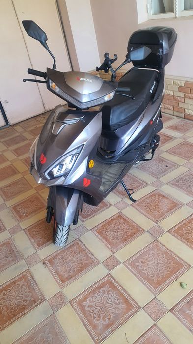 Skuter benzin  650km yurgan