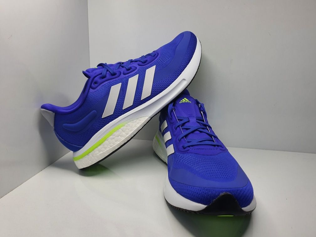 Маратонки Adidas SuperNova 

Чисто нови с кутия.

Размер 43 1/3 стелка