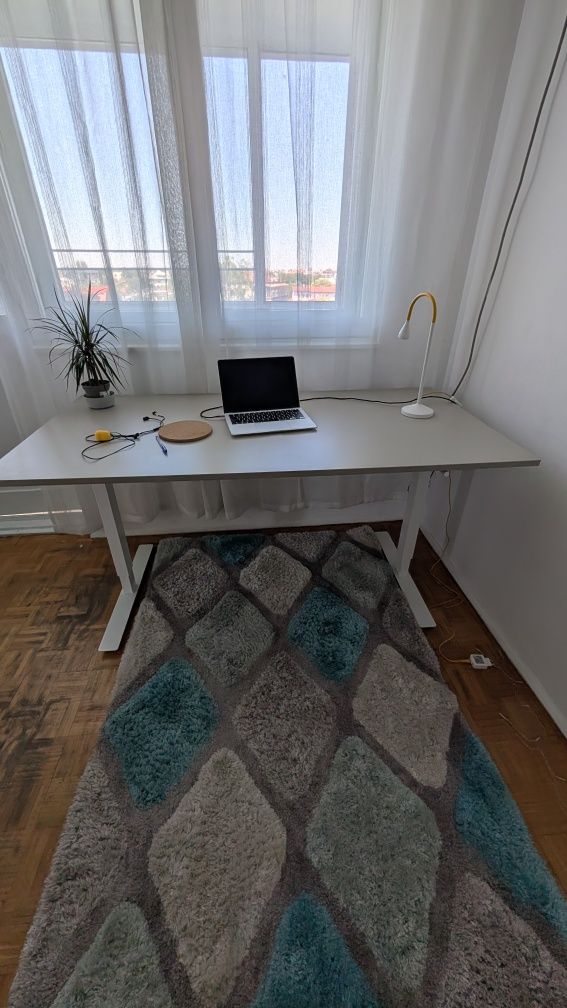 Set birou IKEA – TROTTEN (160×80, reglabil) + scaun MARKUS (ergonomic)