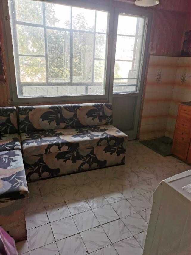 Продава се Тристаен апартамент в Бургас, Славейков - 90 кв.м за 861 €/кв.м - Снимка #3