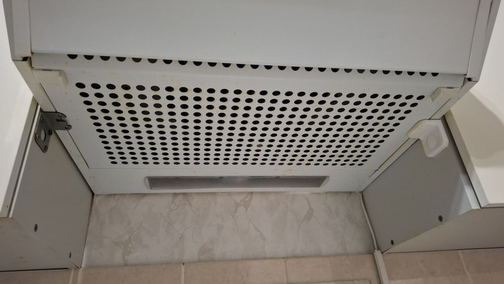 Вытяжка белая кухонная