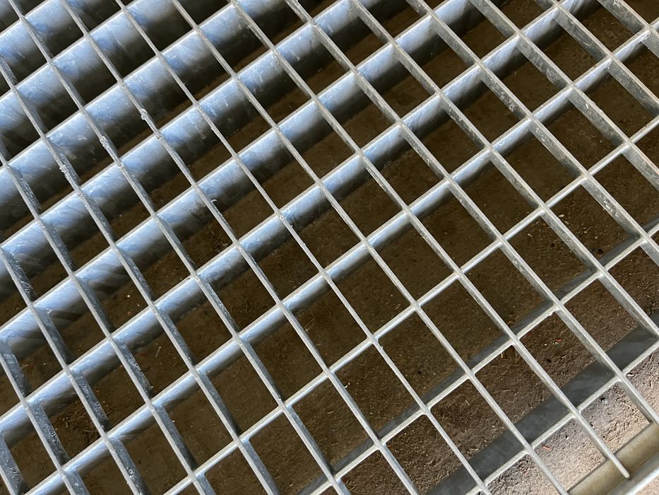 Trepte zincate gretare