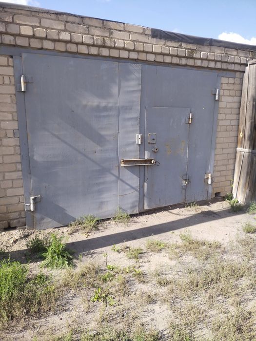 Продам капитальный гараж район дср