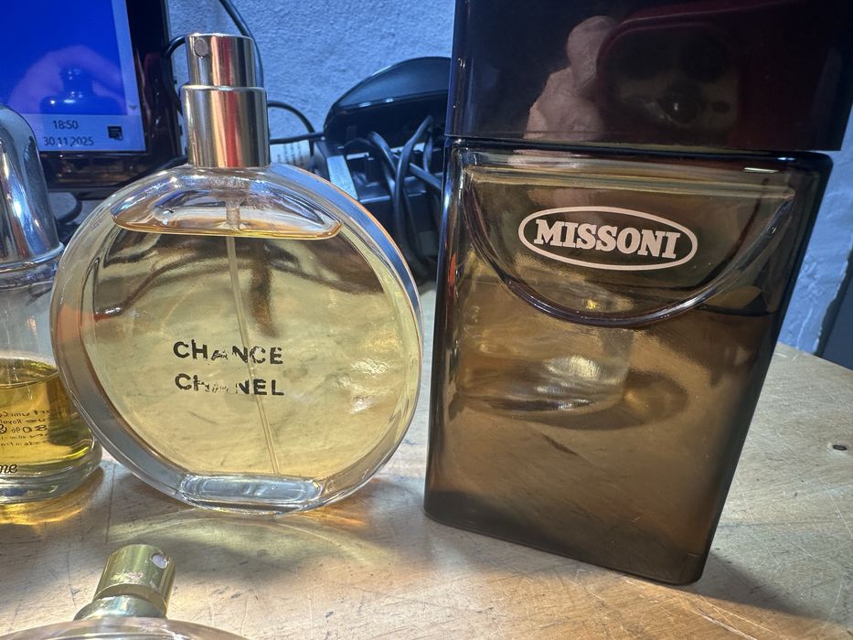 Vand un lot de parfumuri