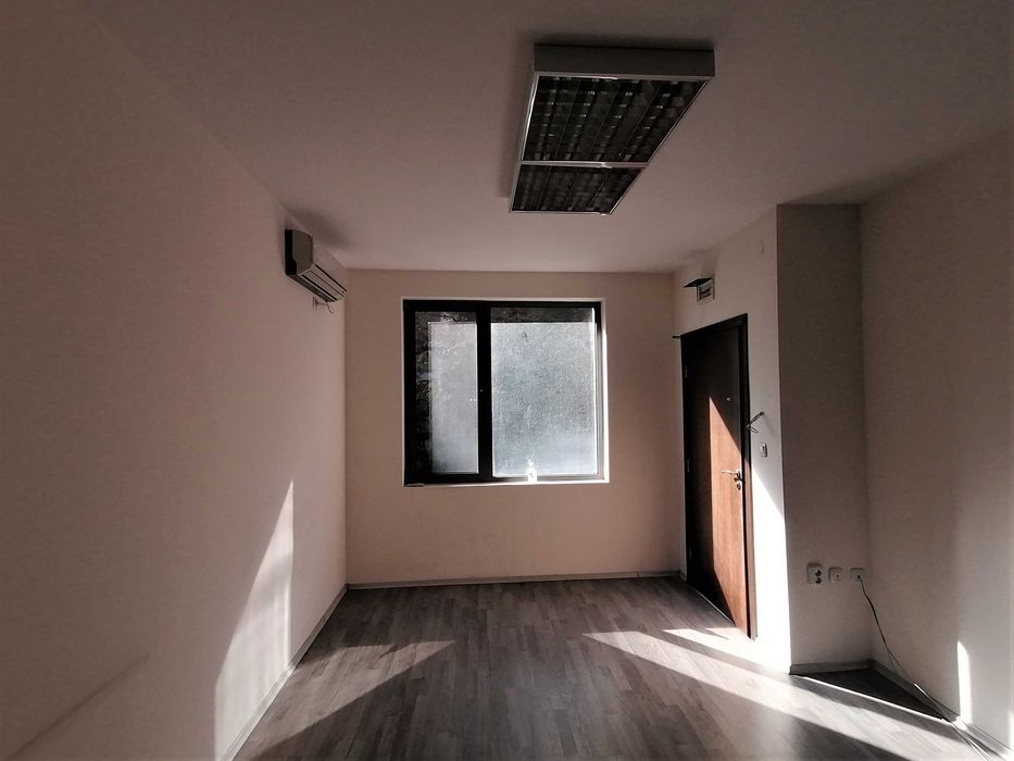 Продава се Офис в Стара Загора, Опълченски - 43 кв.м за 1047 €/кв.м - Снимка #2