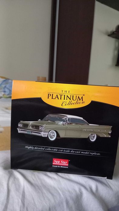 Vand macheta auto Pontiac Bonneville Hard Top 1959 scara 1/18