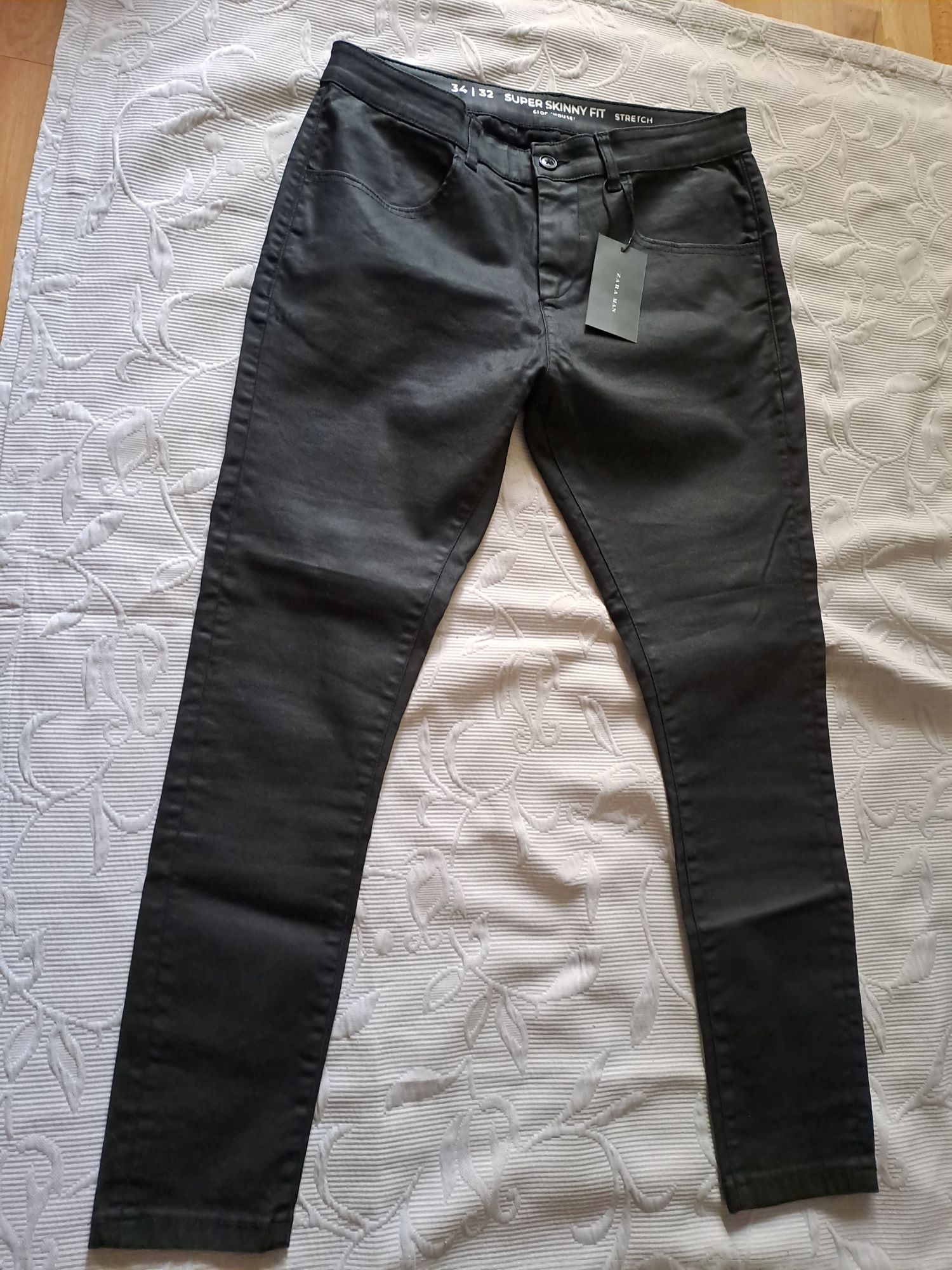 Pantaloni Zara Prenuum  denim ceruit,,efect piele42 si 44,model Balman