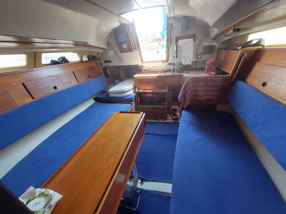 Vând velier Maxi 84