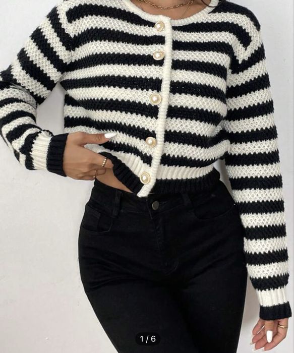 Жилетка с украсителни копчета