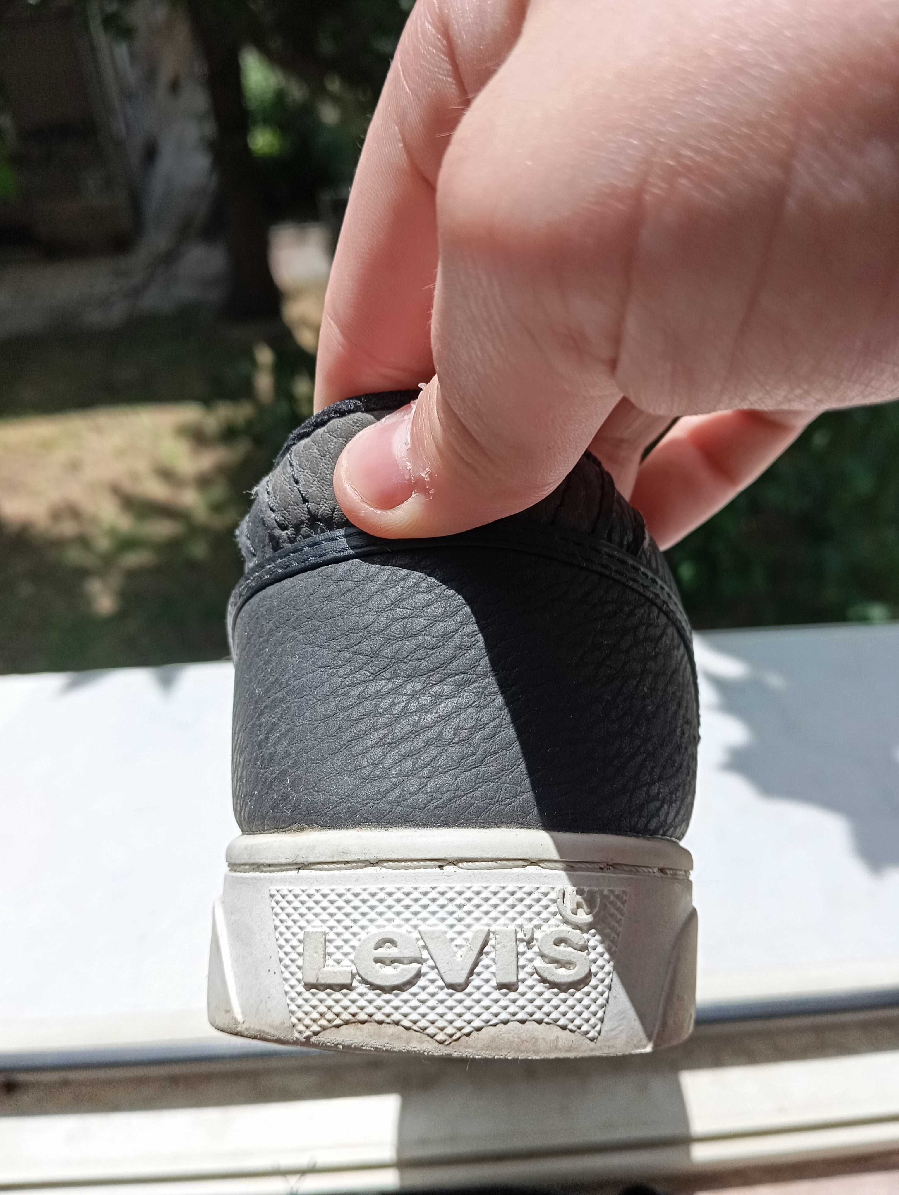 Мъжки обувки levis