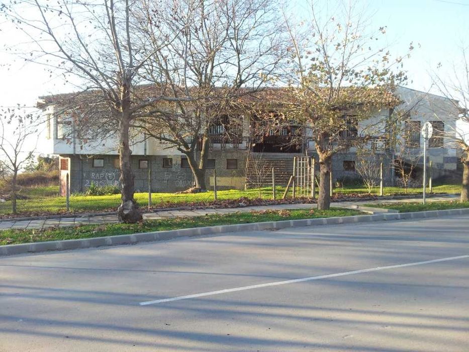 V&V property Ви предлага, къща на главен път.