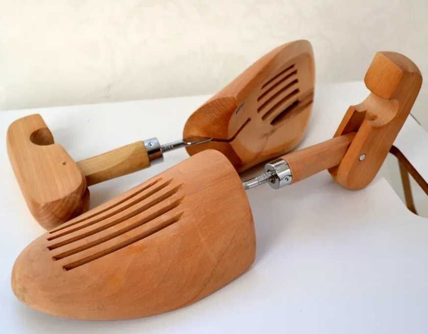 Sanuri sutinatori model forma pantofi din lemn de cedru cu filet