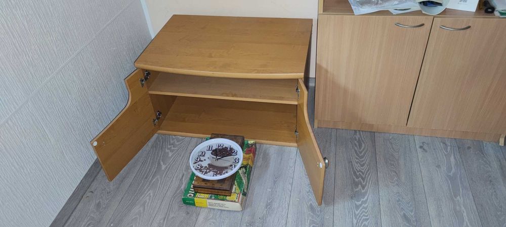 Шкафчета и етажерки