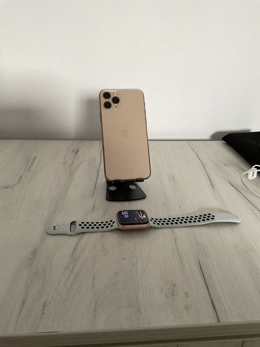 iPhone 11 Pro 64GB Gold + Apple Watch SE ( 1st gen ) 44mm Gold