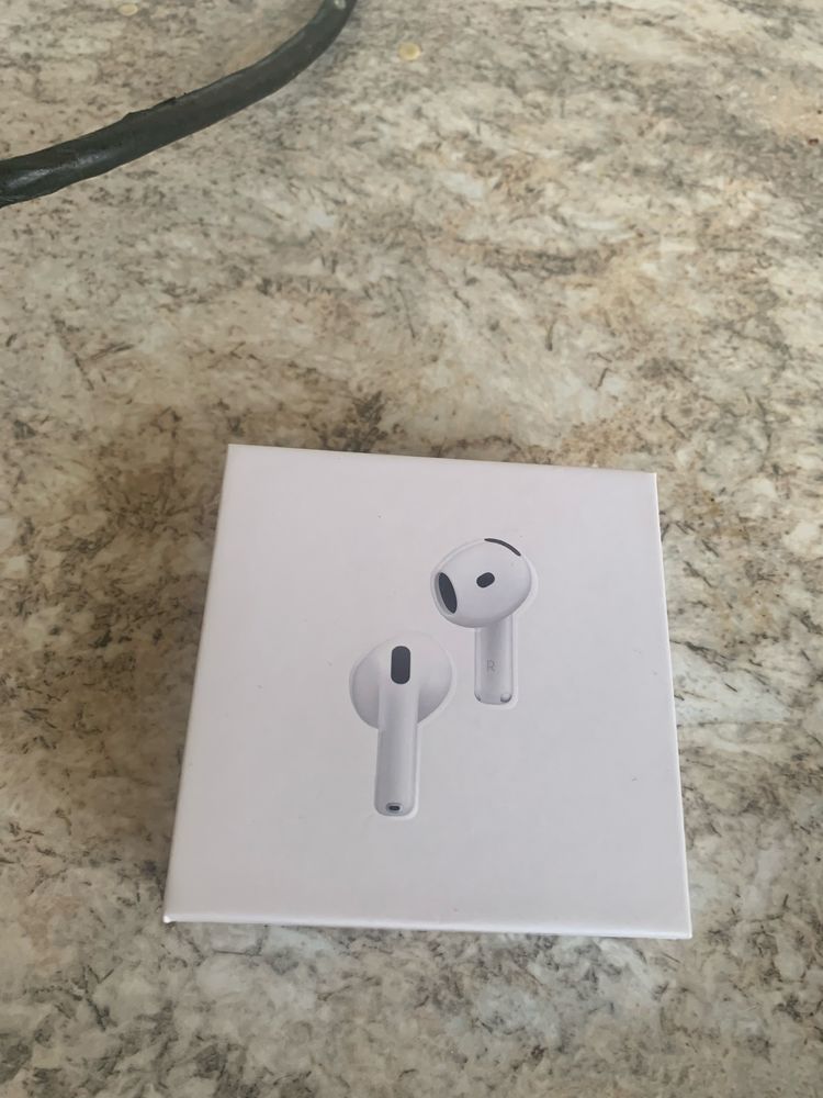 Продавам Apple airpods 4