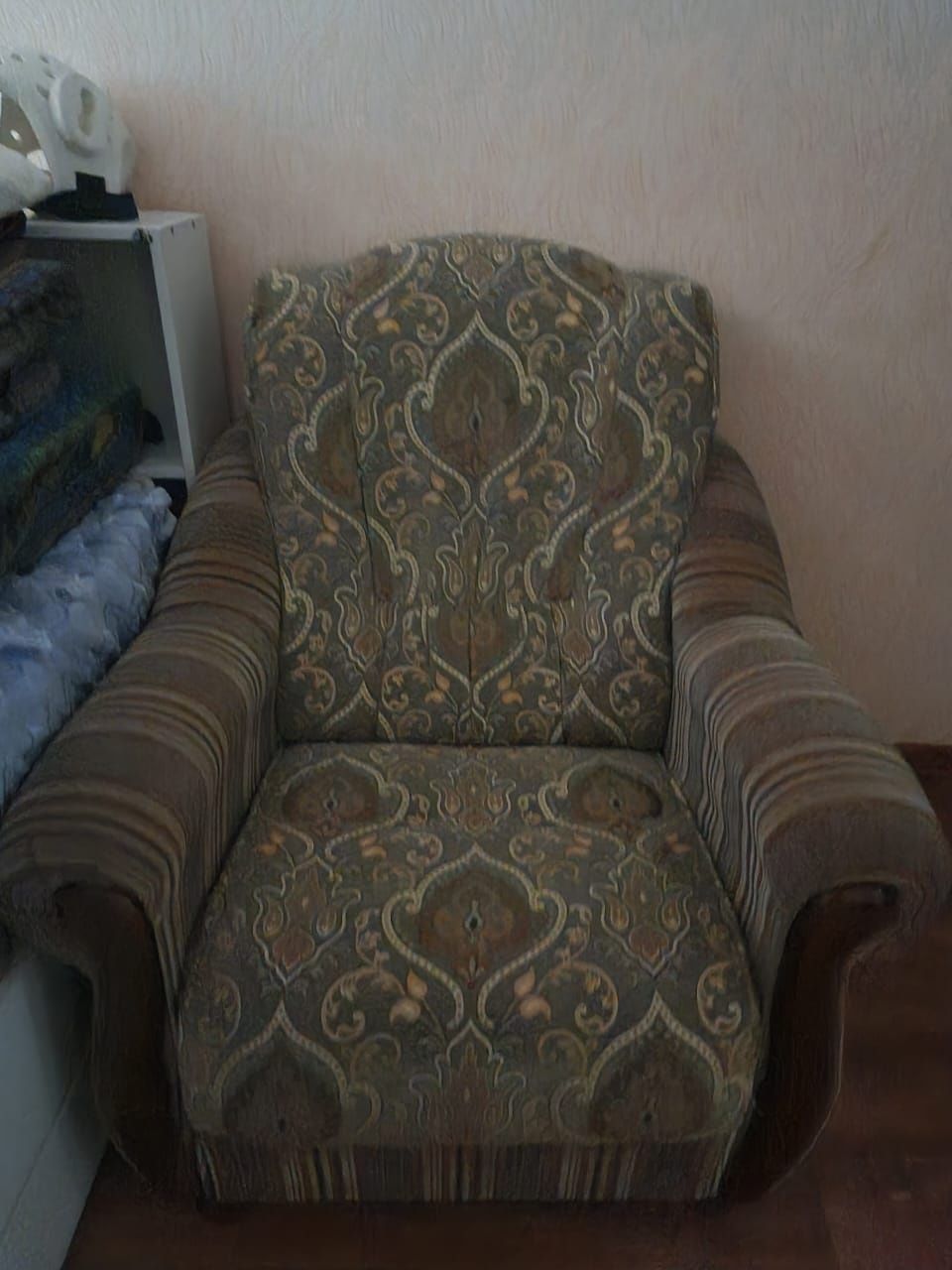 Продам диван и два кресло