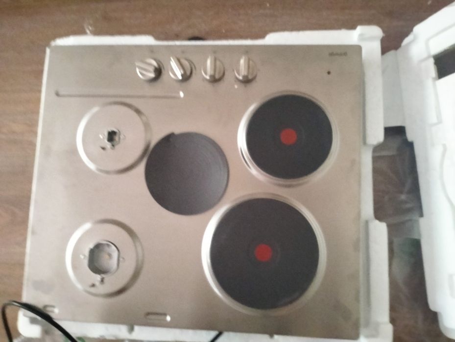 Срочно продам варочную поверхность новая