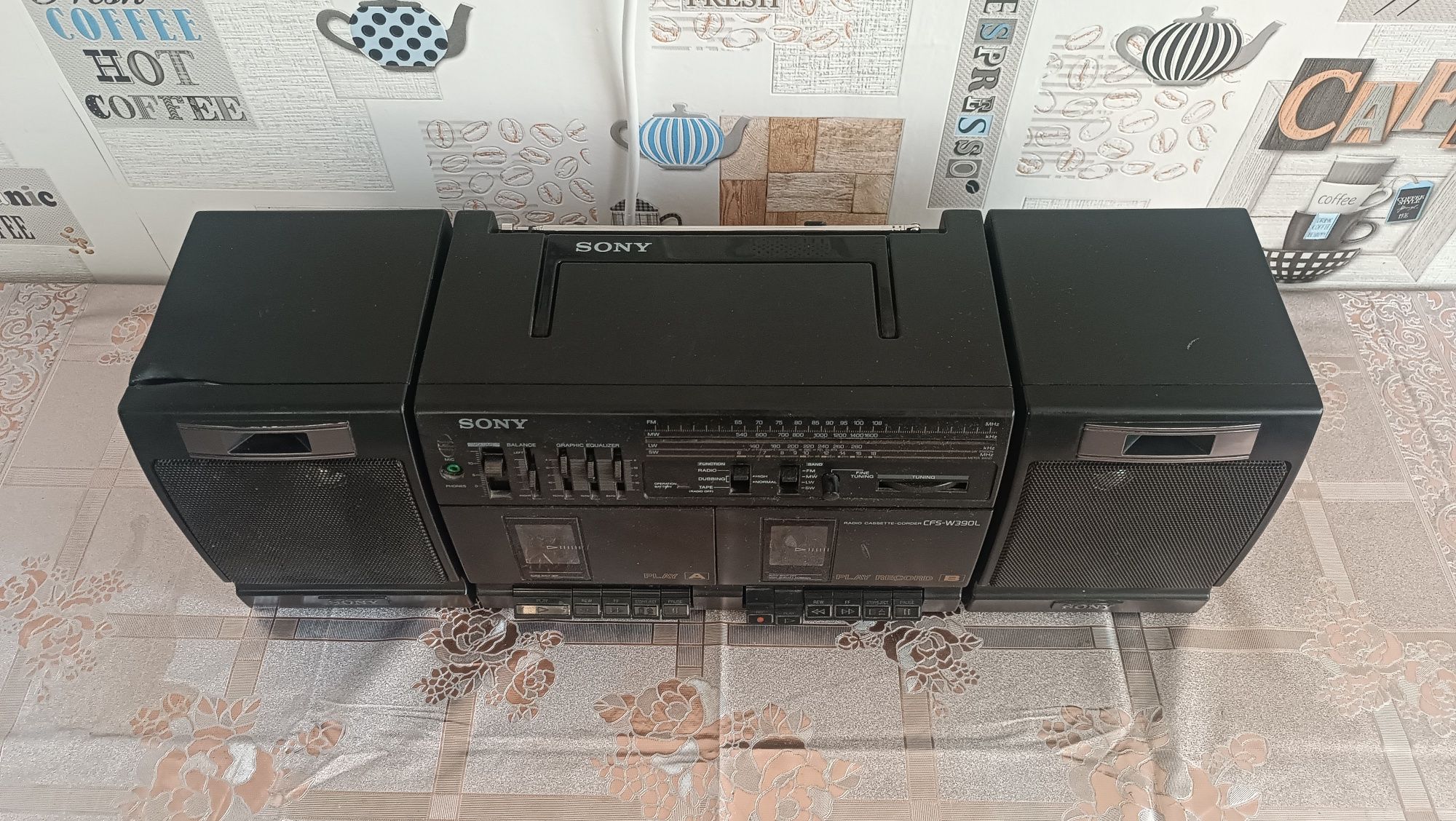 Продам кассетный магнитофон Sony CFS-W390L +38 кассет в подарок!