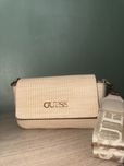 Дамска чанта GUESS