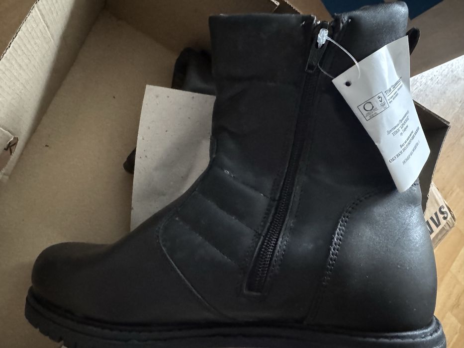 Продавам черни боти