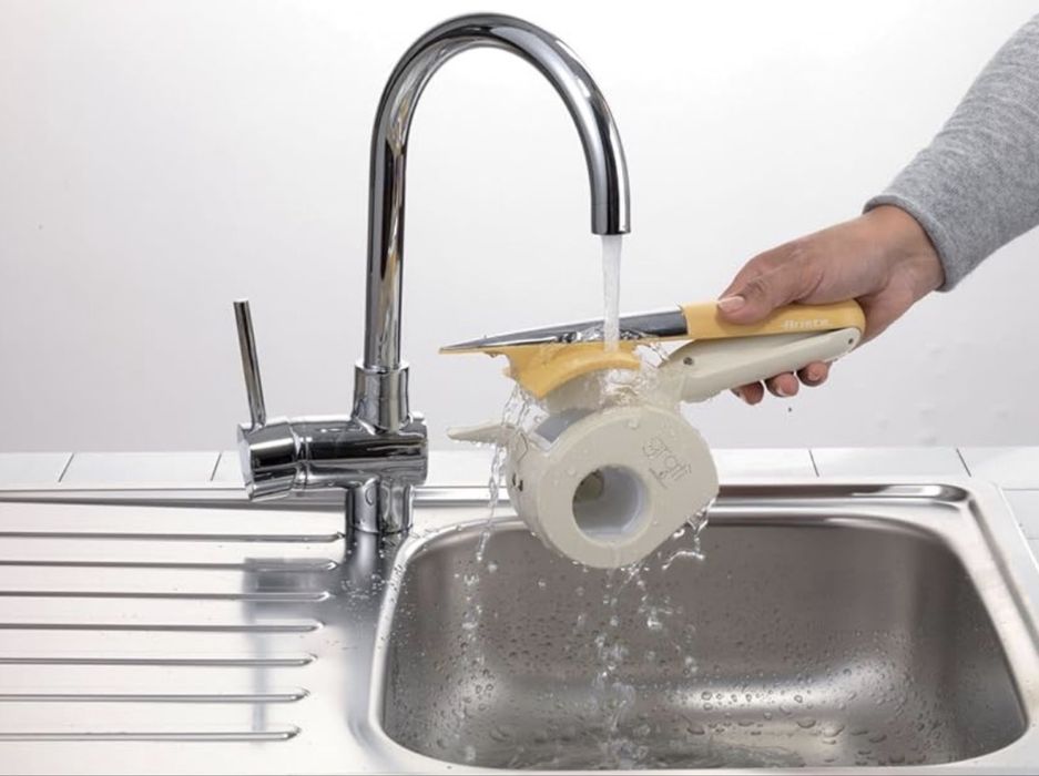 Răzătoare electrică rezistentă la apă Ariete