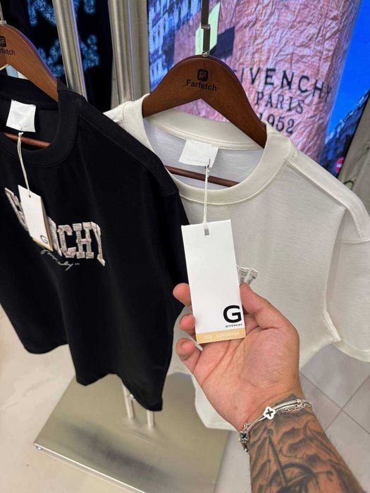 Качествени Тениски Givenchy