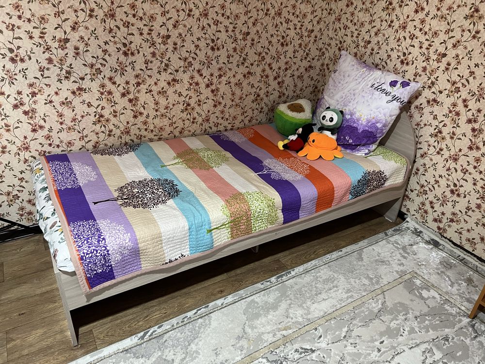 Продается шкаф и комод и кровать