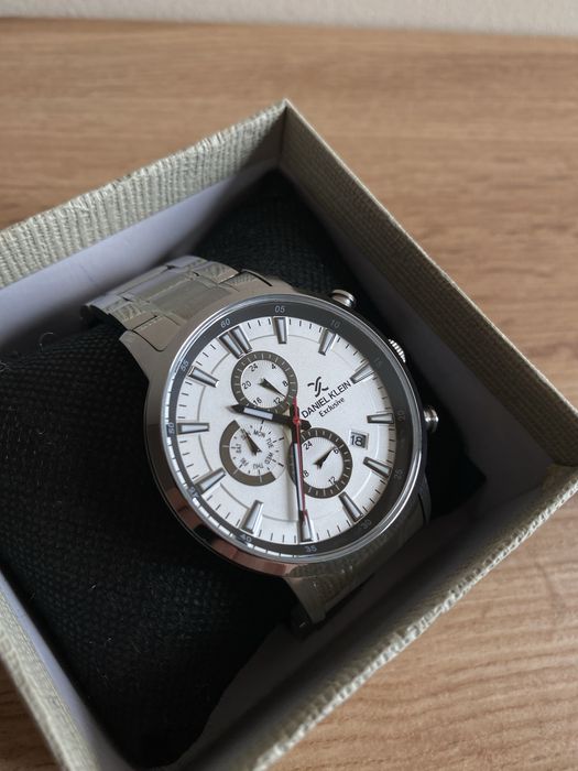 Vând ceas Daniel Klein