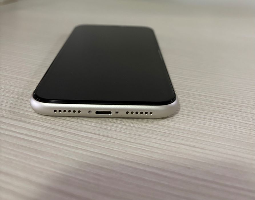 Iphone 11, White, 64 GB, stare perfectă, cutie originală, cablu + husă