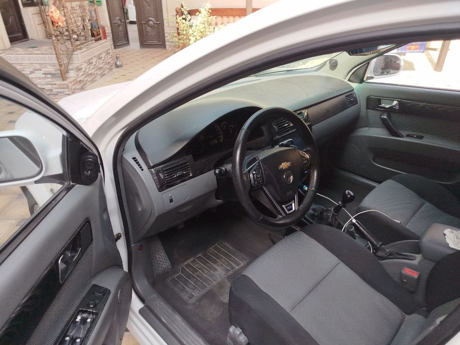 Lacetti oq rangli 2011 yil
