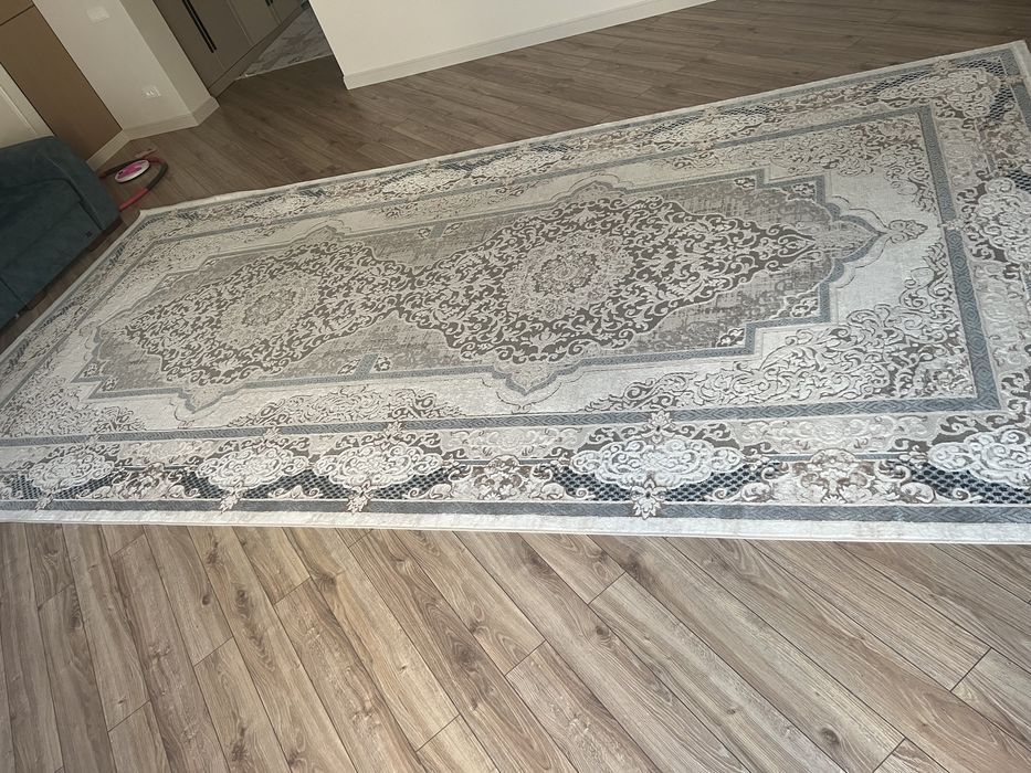 Продается ковер шелк