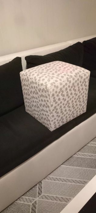 Ъглов диван с 2 табуретки