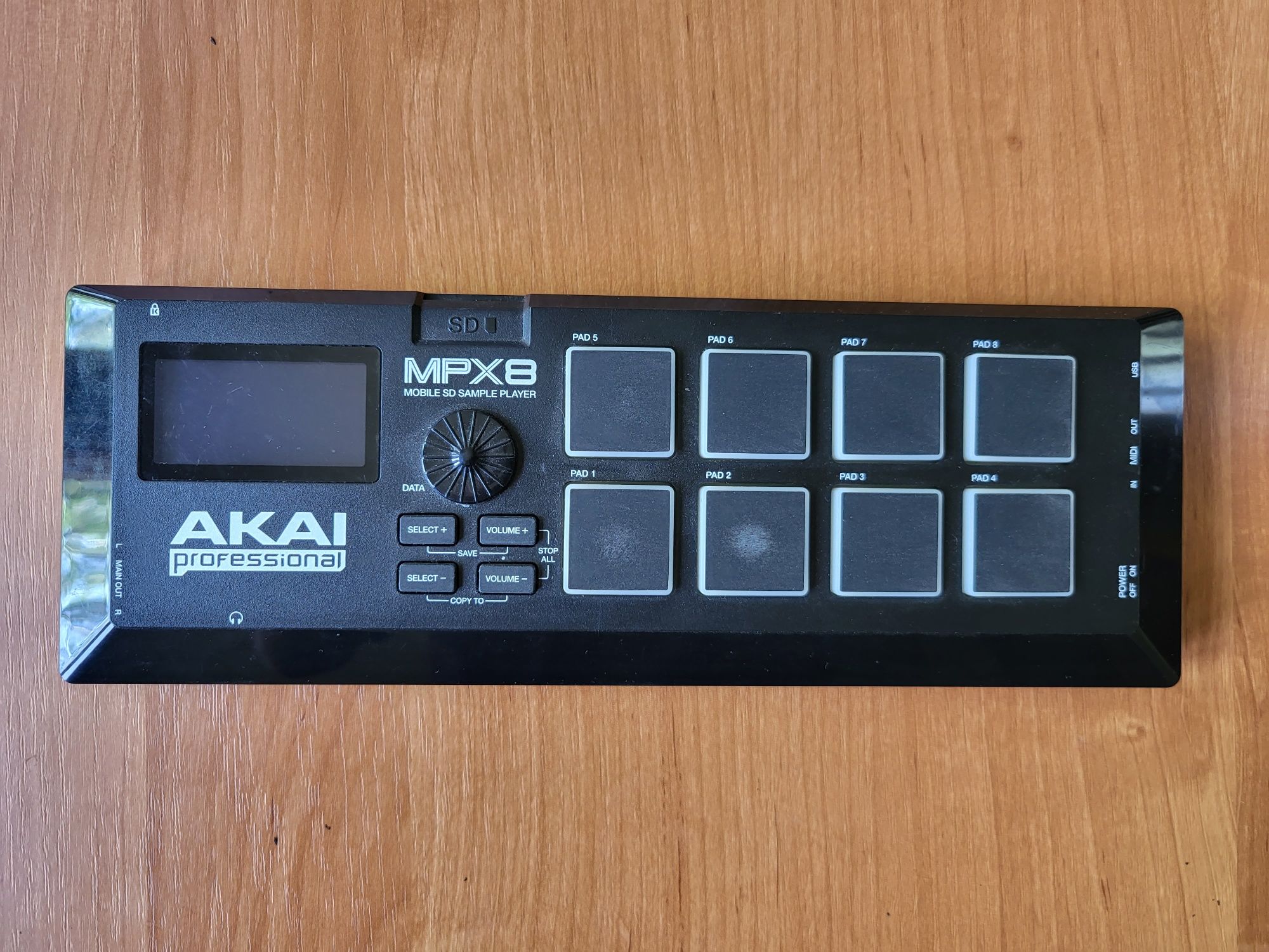 Akai mpx 8 (семплер)