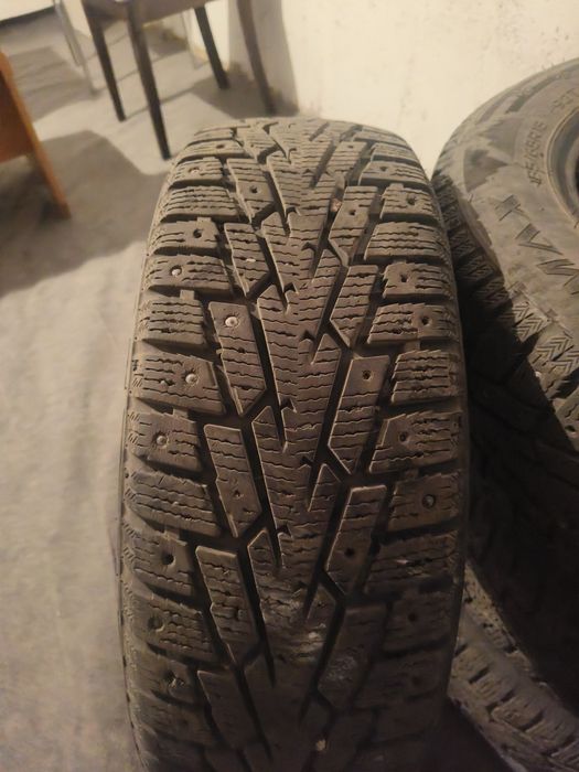 Продам резины зимние в хорошем состоянии.  (15 размер)