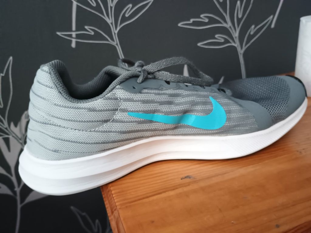 Сиви nike обувки