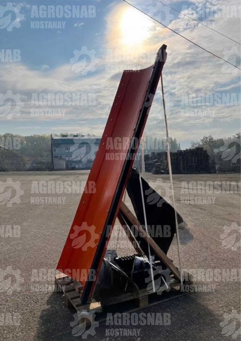 Снегоочистительный плуг для трактора — коммунальная техника