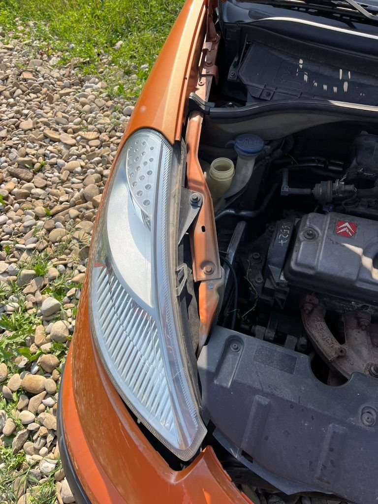Dezmembrez Citroen c3 1.6 benzina