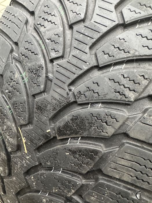 Cauciucuri iarna 235 60 17 2 bucati total 100 lei 5 mm