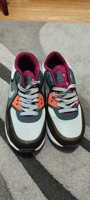 Нови дамски маратонки NIKE